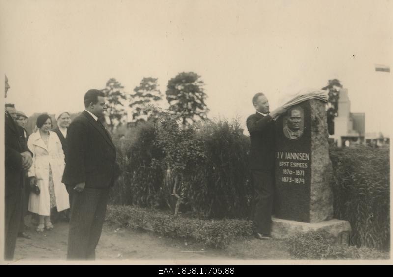 J.V. Opening of Jannsen's monument mark