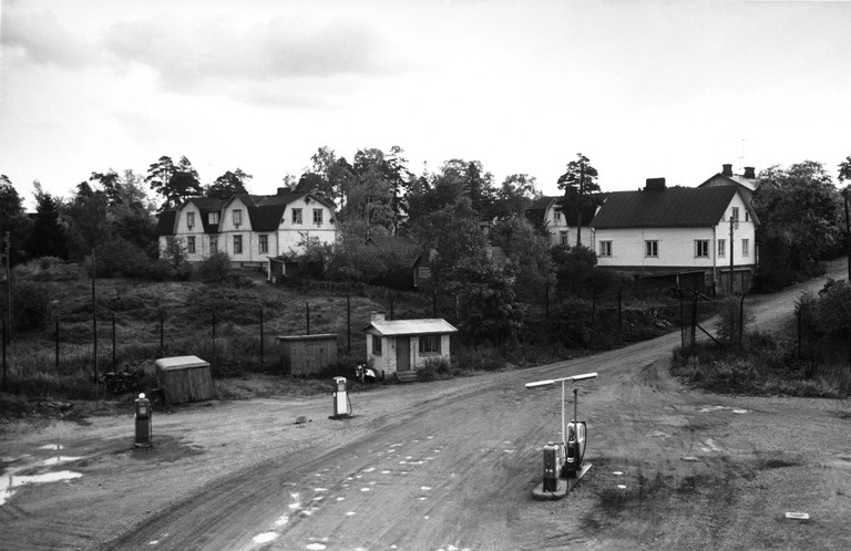 Pasila. Hannankadun pohjoispuolella olevia taloja Leankadun ja Raakelinkadun välillä. Vasemmalla Leankatu 12, oikealla Raakelinkatu 9.