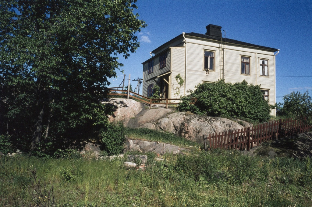 Asuinrakennus Puu-Pasilassa, Susannankatu 6, kuvattuna Eevankadun puolelta.
