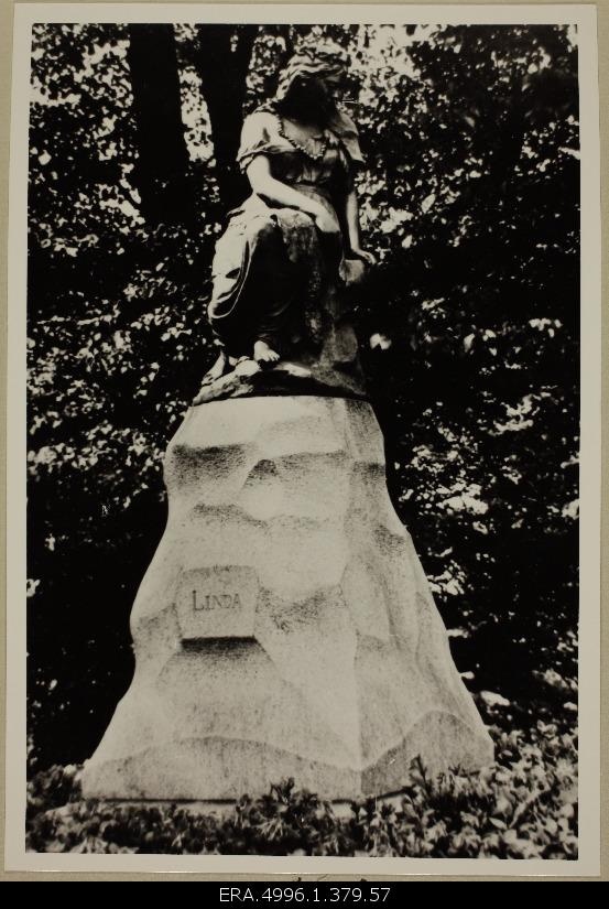 Monumental sculpture "Linda" on the Swedish bastion in Tallinn