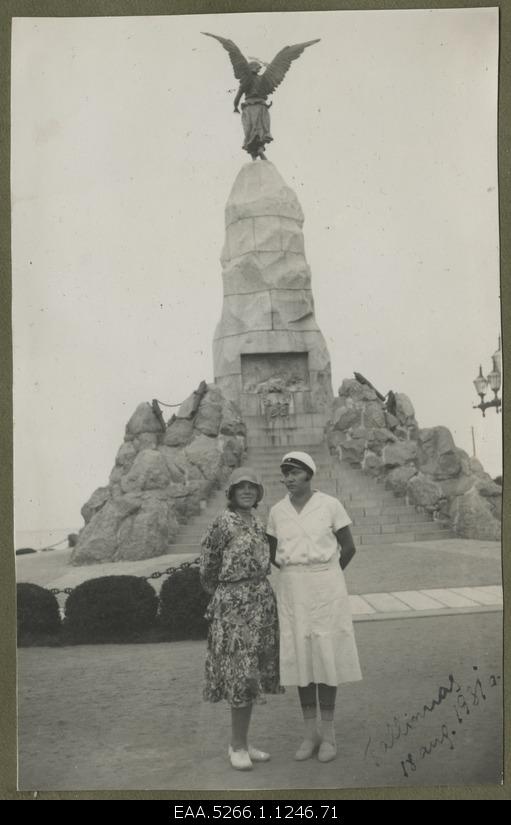Benita with a good girlfriend. In the background of the sea and artist Amandus Adamson created a memorial "Russalka"