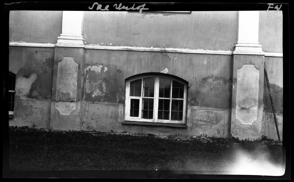 The basement window of the Preface of the Island Manor (dismantled in the 1930s)