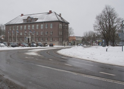 foto, Viljandi, Vaksali tn- Tallinna tn ristmik , administratiivhoone, buss, inimesed, 1959, foto E. Veliste rephoto