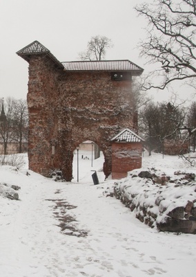 trükipostkaart, Viljandi, lossivärav Kaevumäe poolt, värviline, talv, u 1980, foto E. Loit rephoto