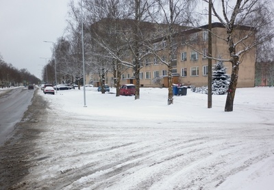 foto, Viljandi, Männimäe elurajoon, Riia mnt 71 ja 81, auto Villis, talv 1978, foto E. Veliste rephoto