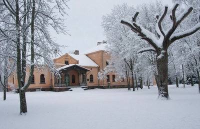 fotopostkaart, Viljandi, uus mõisahoone, talv, u 1928, foto A. Järvekülg, Jakobsoni tn 20 (2010: nr 24) rephoto