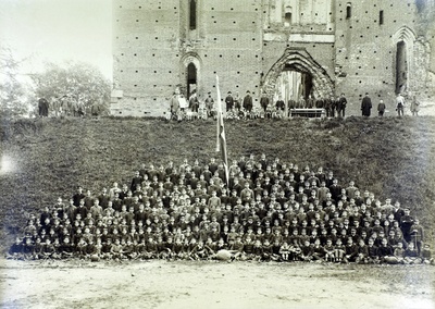 H. Treffner School teachers and students approx. 1890/91  duplicate photo