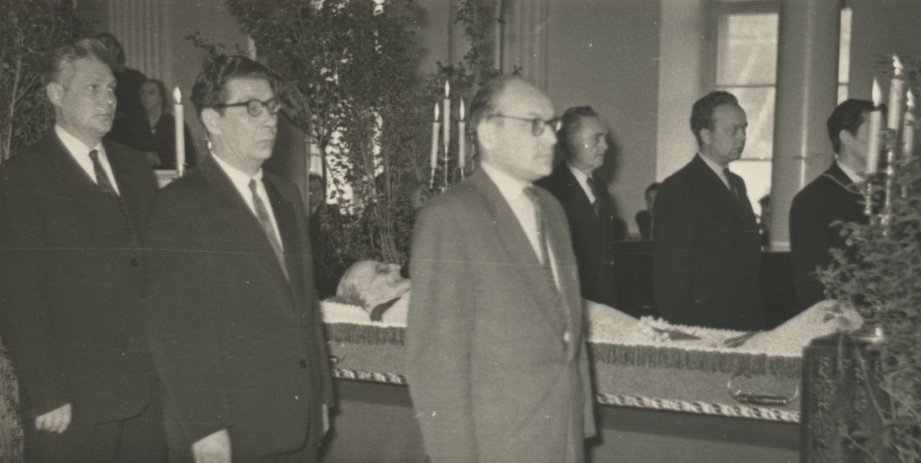 Funeral service at the TRÜ autumn. Auvalves: f. Kotta, e. Inti, L. Remmelgas, e. Mouse, J. Peegel, e. Nirk