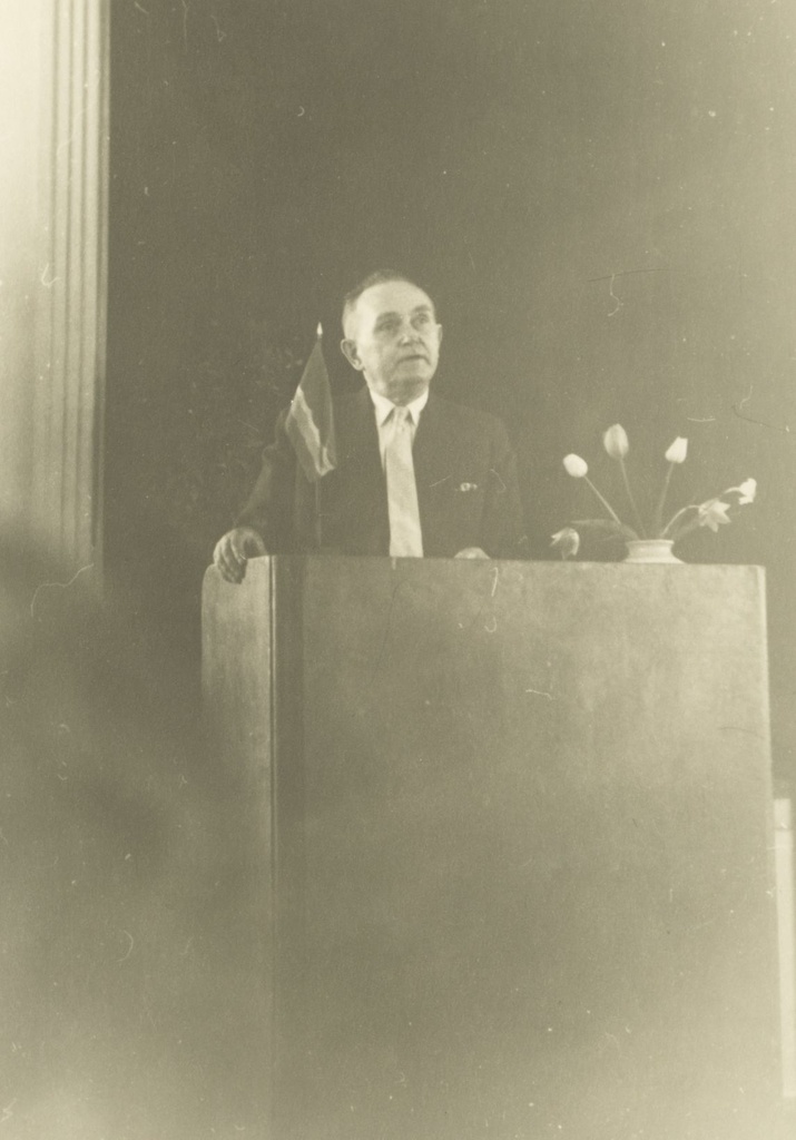 Celebration of the 70th birthday of Jaan Kärner at Elva Secondary School 27. V 1961. Erni Mouse speaking