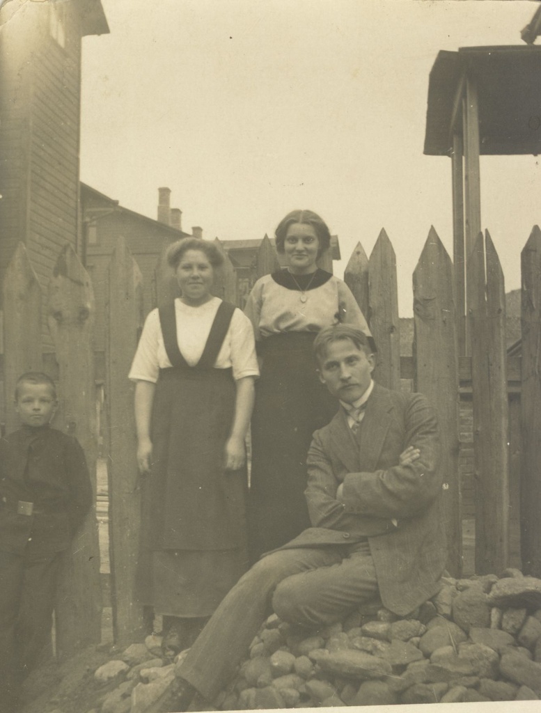 Emilie Teder-Kärner, Jaan Kärneri lelle tütar, Ida Kärner-Kull, Jaan Kärner 1915. a