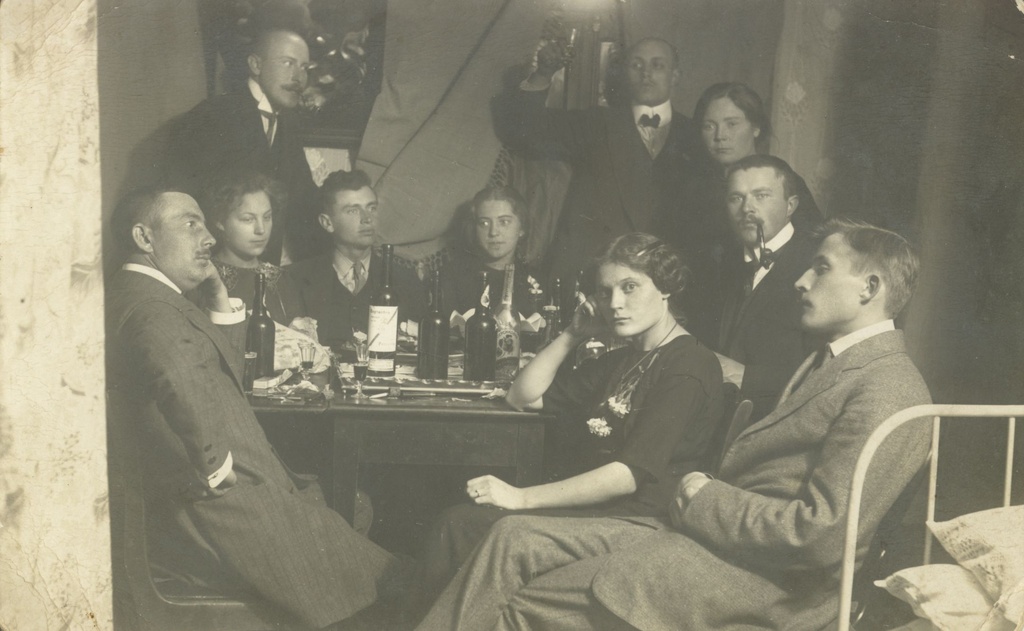 Jaan Kärner, Ida Kärner-Kull, Alma Abarenkov-Ein, Ein, Juhan kolberg (Jaan Kärner's carpenter) and unknown