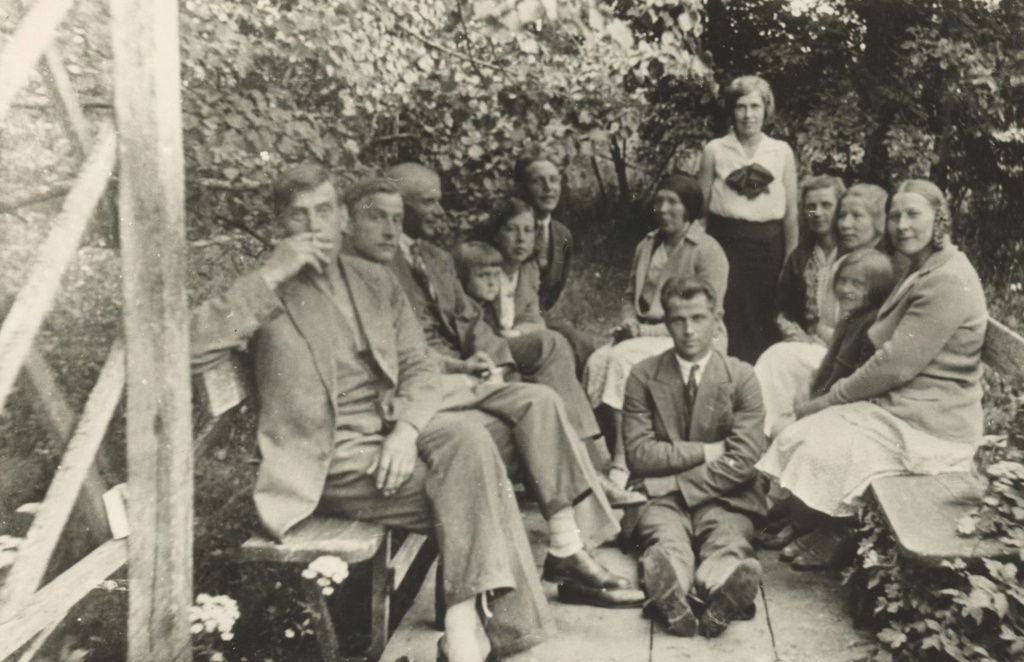 Kärners on the bridge of Kängsepa's father's house in Kirepi municipality in 1936