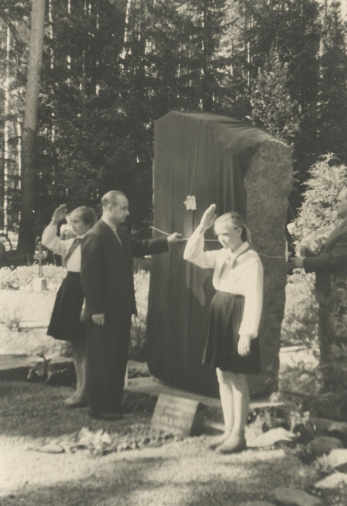 The first secretary of the Elva Regional Committee of the ECB, h. Valner, releases Jaan Kärner from the cover of the 27. V 1961. a