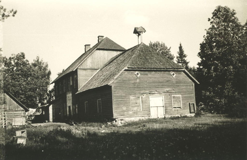 Ahunapalu schoolhouse where H.Visnapuu was a school teacher in 1907-1910
