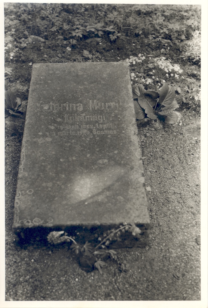 Jatarina Murrik's grave Ala in the graveyard