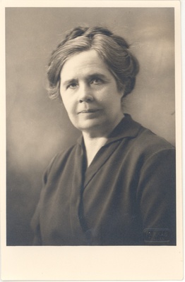 Wound, Anna 1924.  duplicate photo
