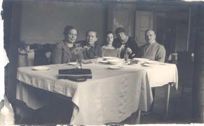 Wound, Anna, Marie Reiman, o. Reiman, etc.  similar photo