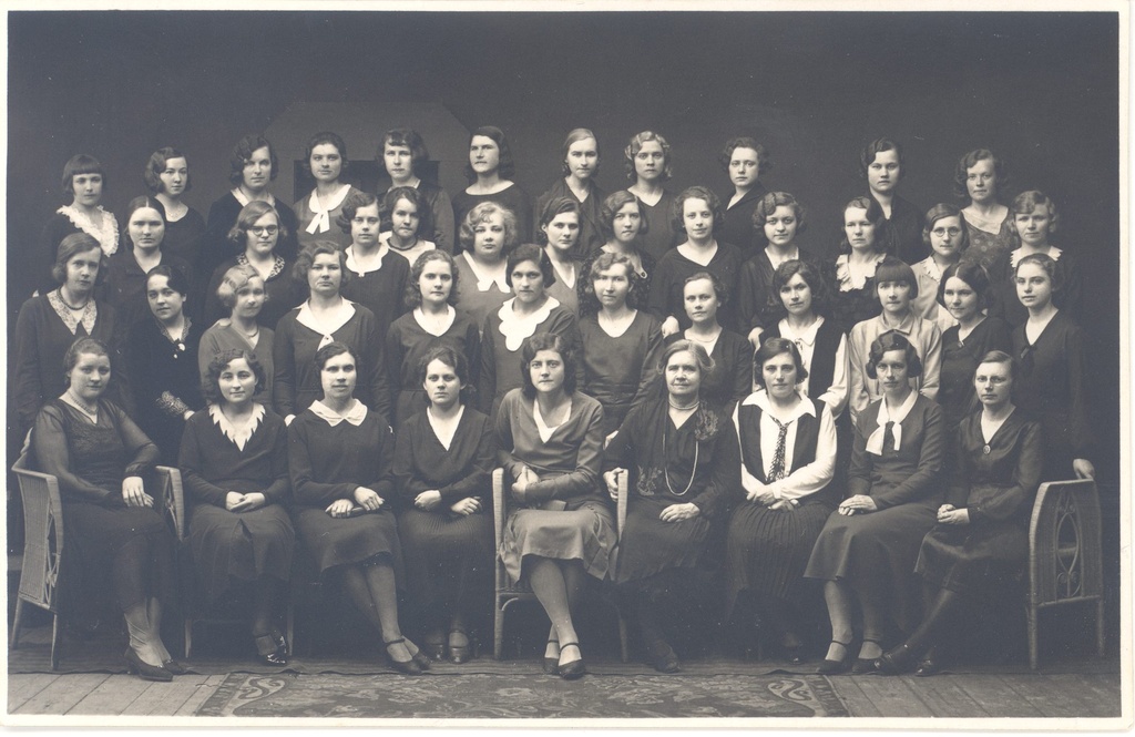 Wound, Give a group photo
