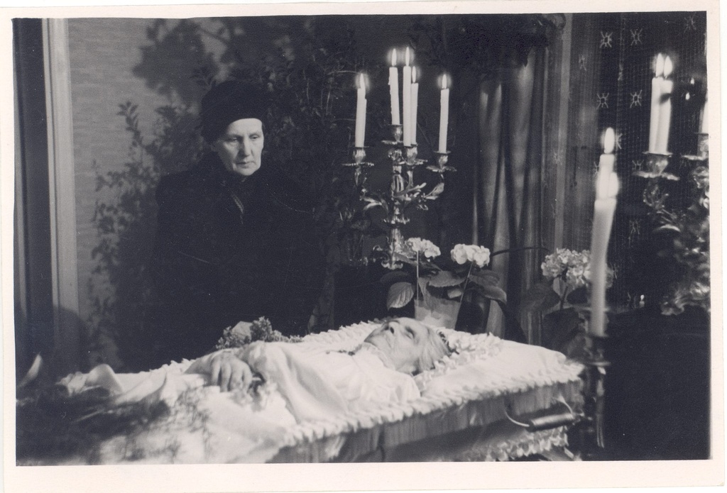 Wound, Give home in wooden shirt 14.03.1957.