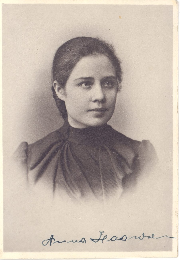 Wound, Anna in the younger age