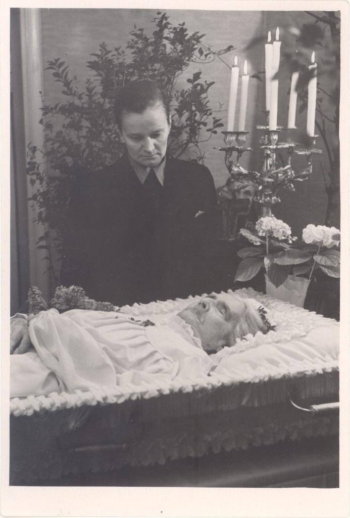 Career Meta Haldre Anna Haava at the wooden shirt 13.03.1957.