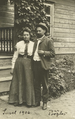 August and Johanna Kitzbergs Pöögles 1906.  duplicate photo