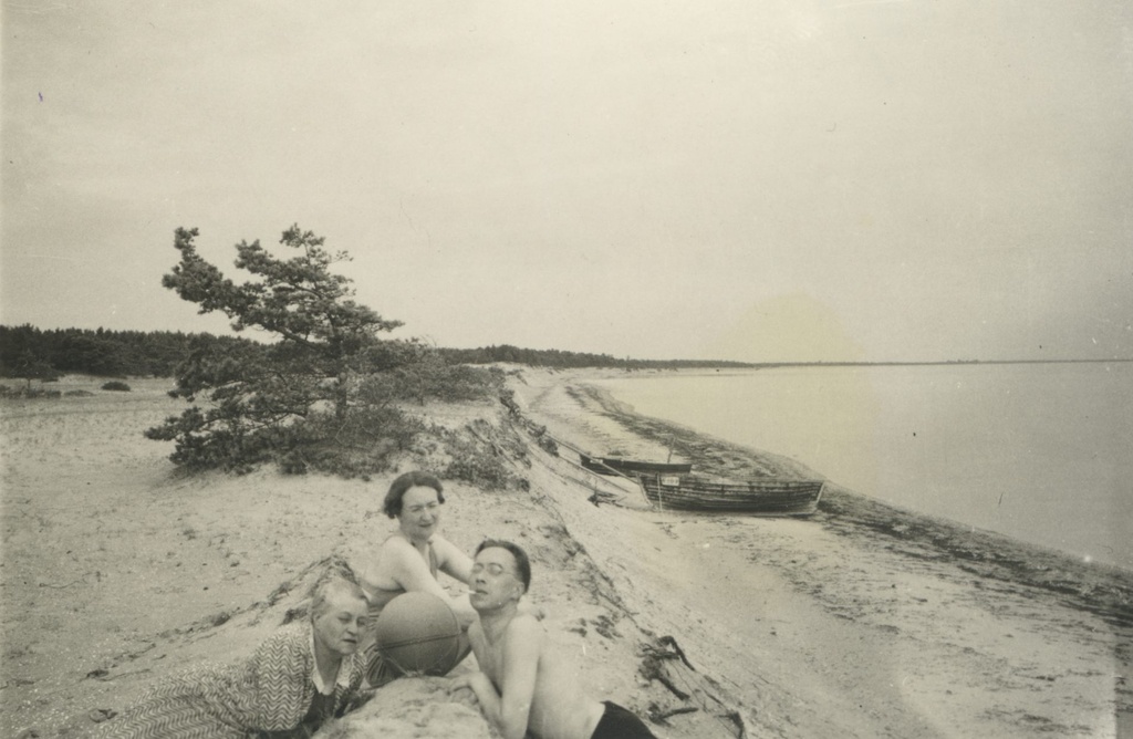 Johanna, Jaan and Silvia Kitzberg beach