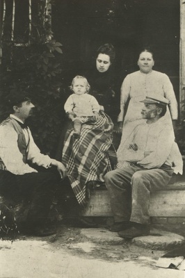 A. Kitzberg Pöögle School House balcony 1901 (1902 ?) A. summer. A. Kitzberg's wife, son Hans, brother Jaan's wife  duplicate photo
