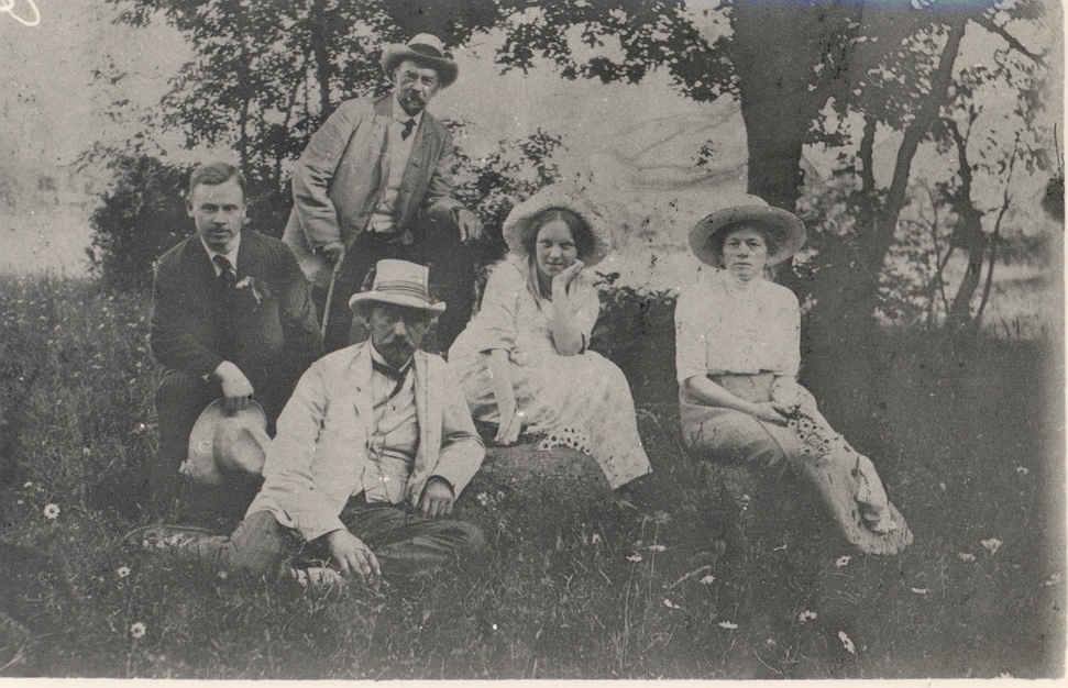 A. Kitzberg and Jaan Tõnisson's husbands