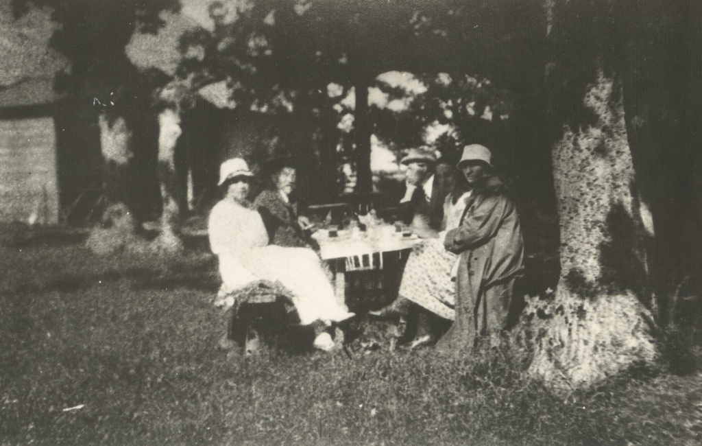 A. Kitzberg with friends