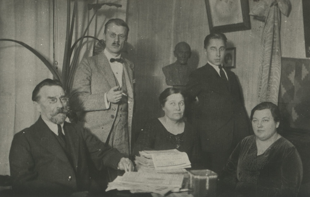 A. Kitzberg with family and relative p. Kitzberg