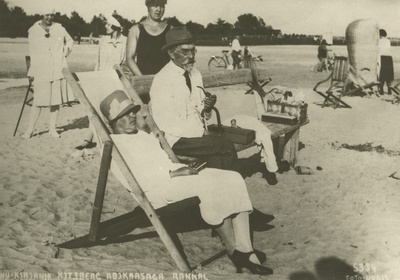 A. Kitzberg's wife is welcomed in Pärnu in the summer of 1927  duplicate photo