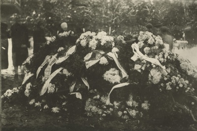 A. Kitzberg's grave  duplicate photo