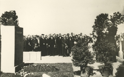 Speaking at the opening of the memorial pillar of a. Kitzberg in Tuglas  duplicate photo