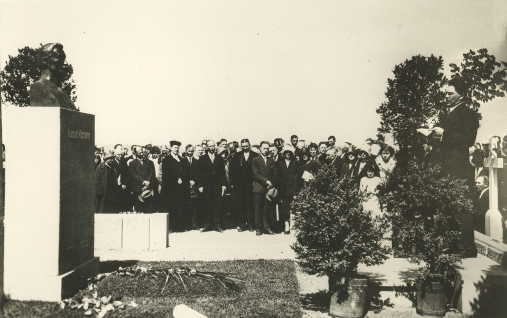 Speaking at the opening of the memorial pillar of a. Kitzberg in Tuglas