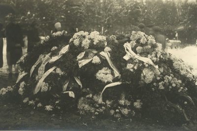 August Kitzberg's grave  duplicate photo