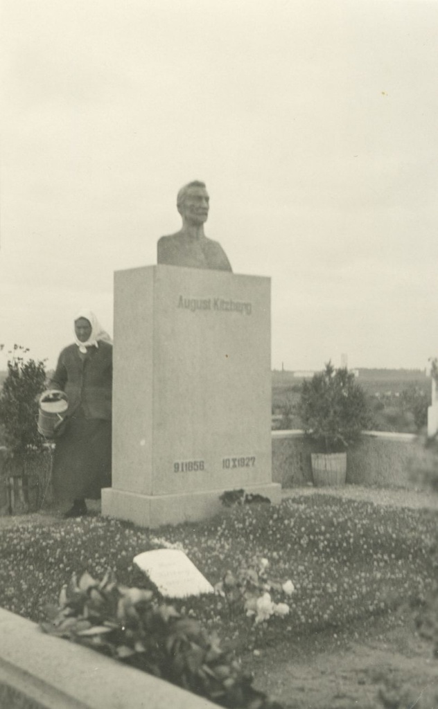 J. Koort, Aug. Kitzberg's graveyard