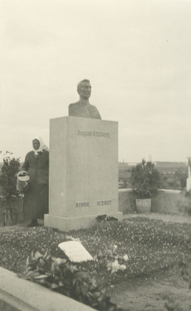 J. Koort, Aug. Kitzberg's graveyard