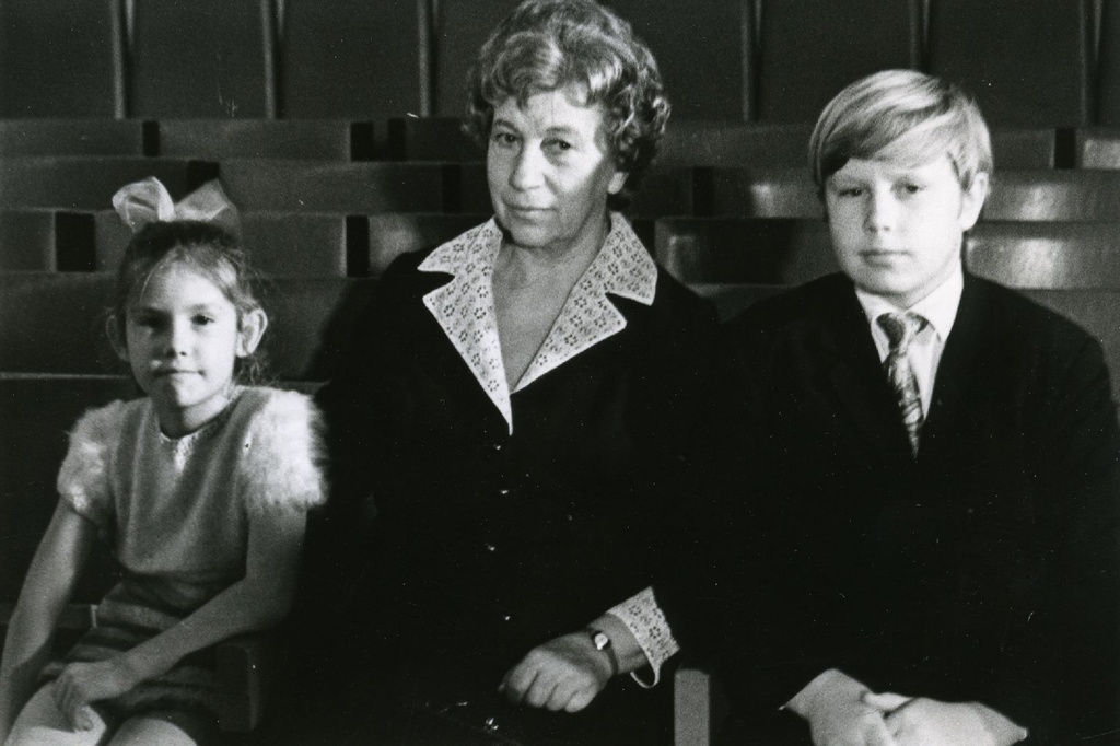 With the daughters of Kersti Merilaas in the early 1970s