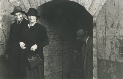 A round trip by writers along Estonia in 1938. VAS. : a. Adson and m. Under  duplicate photo