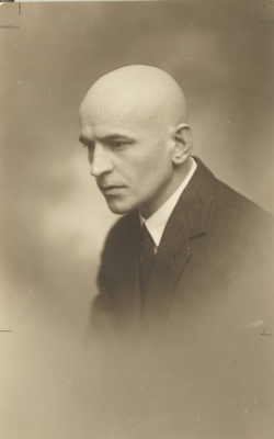 A. Adson  similar photo