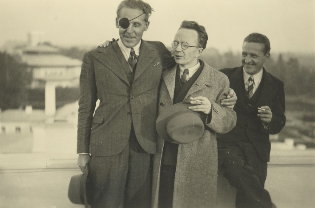 Left: a. Antson, p. Viiding, Julius Oengo