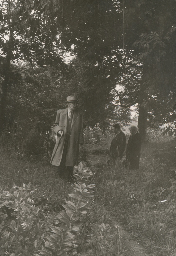 FR. Tuglas, etc. On the way to the oak of the middle lake Ahjas in 1963.