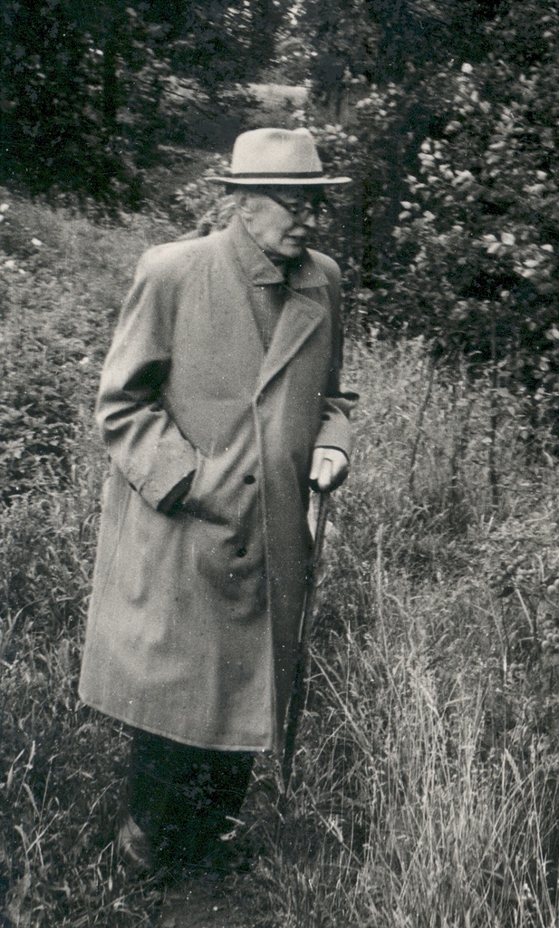 FR. In Tuglas Ahja Keskmise lake oak in 1963.