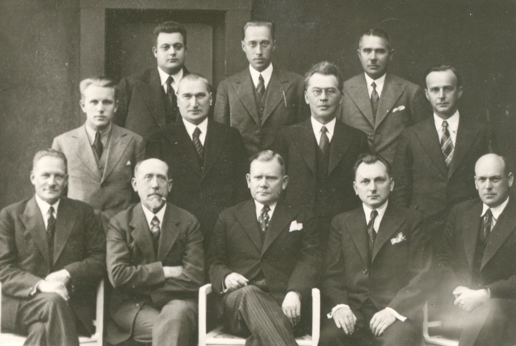 O. Pärlin, J. Raudsepp, prof. Ein, K. Pahk, a. Pau, f. Tuglas, a. Pääsuke, p. Kanarik, Jaan Kitzberg, K. Lepp, etc.