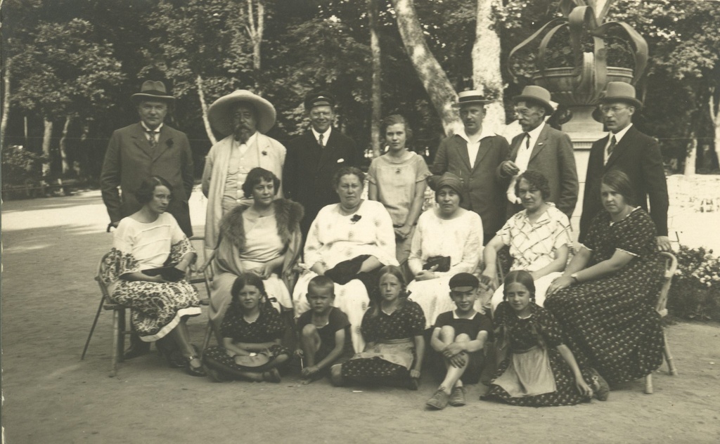 August Kitzberg, Johanna Kitzberg, with Prof Paldrock's wife in a group photo