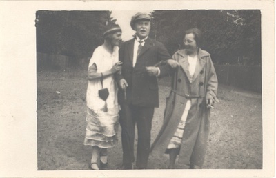 Vilde, Eduard with two unknown Narva-Jõesuusu in 1925. (?)  duplicate photo