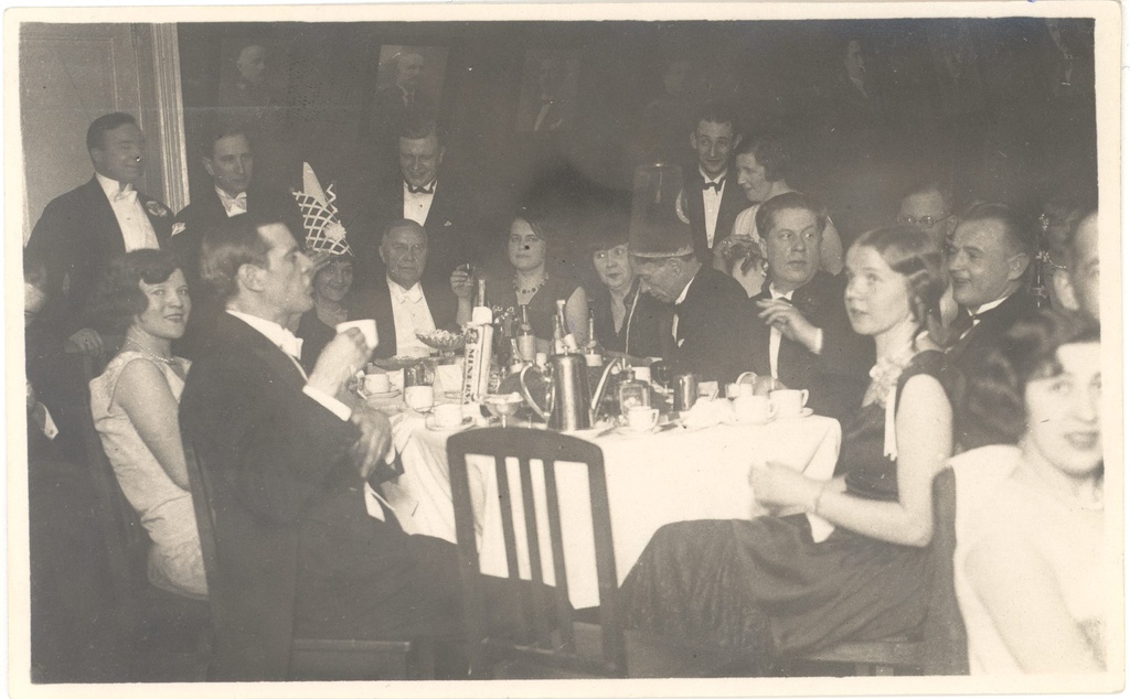 Vilde, Eduard in the company on the ball of journalists