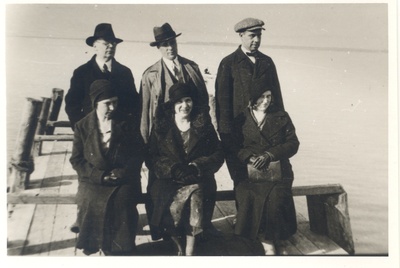Ed. Hubel with unknown Kuressaare on the sea  duplicate photo