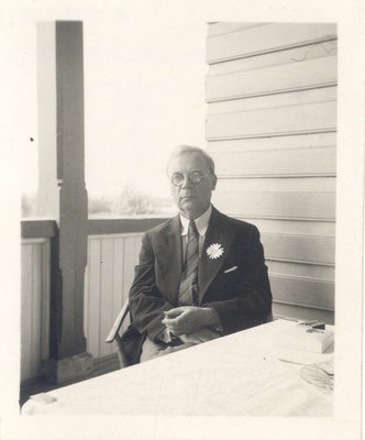 Ed. Hubel Kuressaares in 1938?  duplicate photo